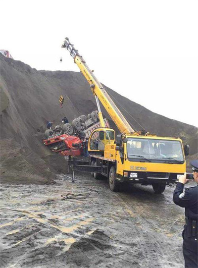 松北区上犹道路救援